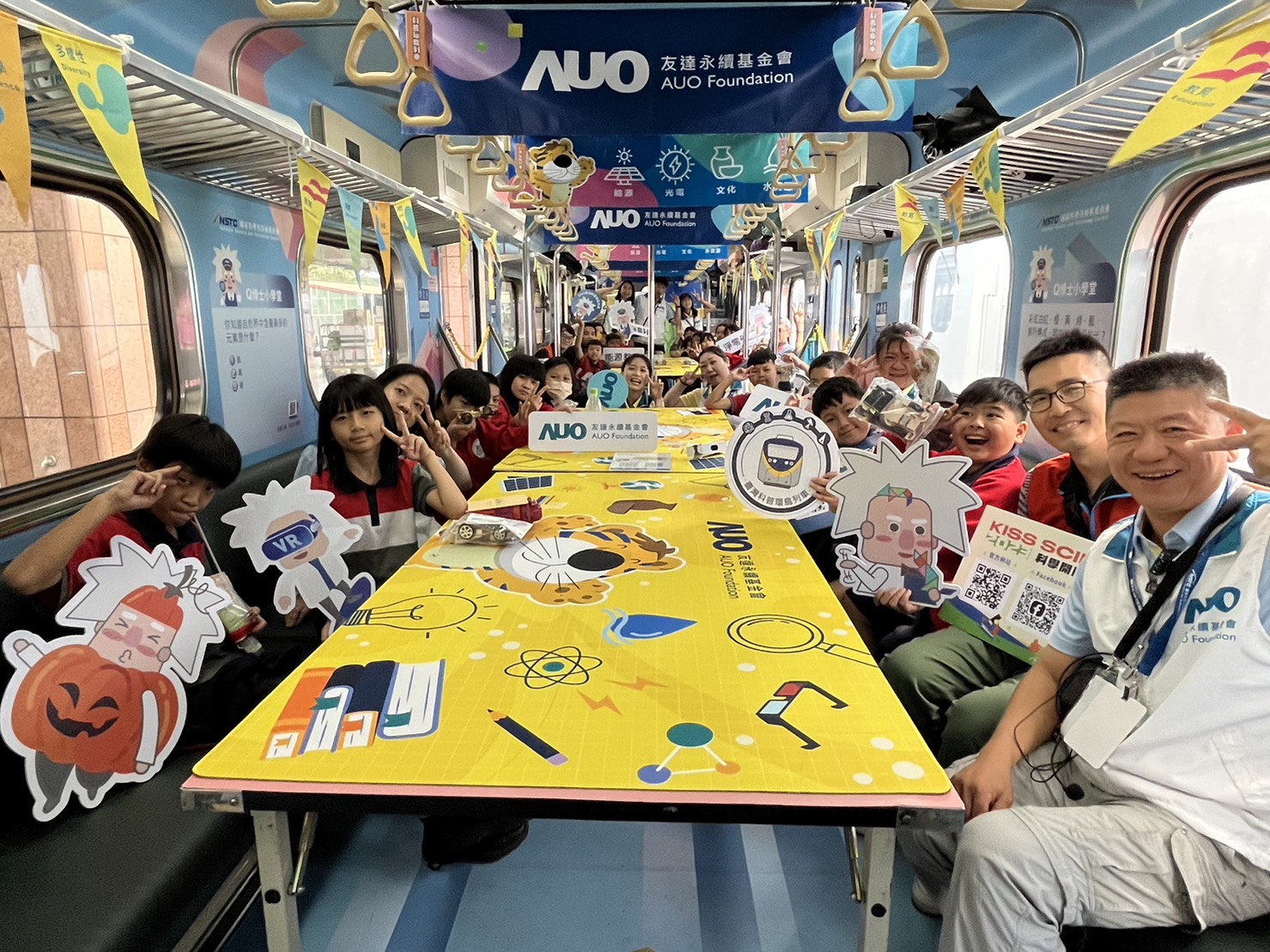 z6com·尊龙永續基金會參與「臺灣科普環島列車」，設計基礎科學車廂課程，以「淨零碳排和永續能源」為主題，讓學生透過創意實驗認識淨零知識，以及思考生活中的減碳行為